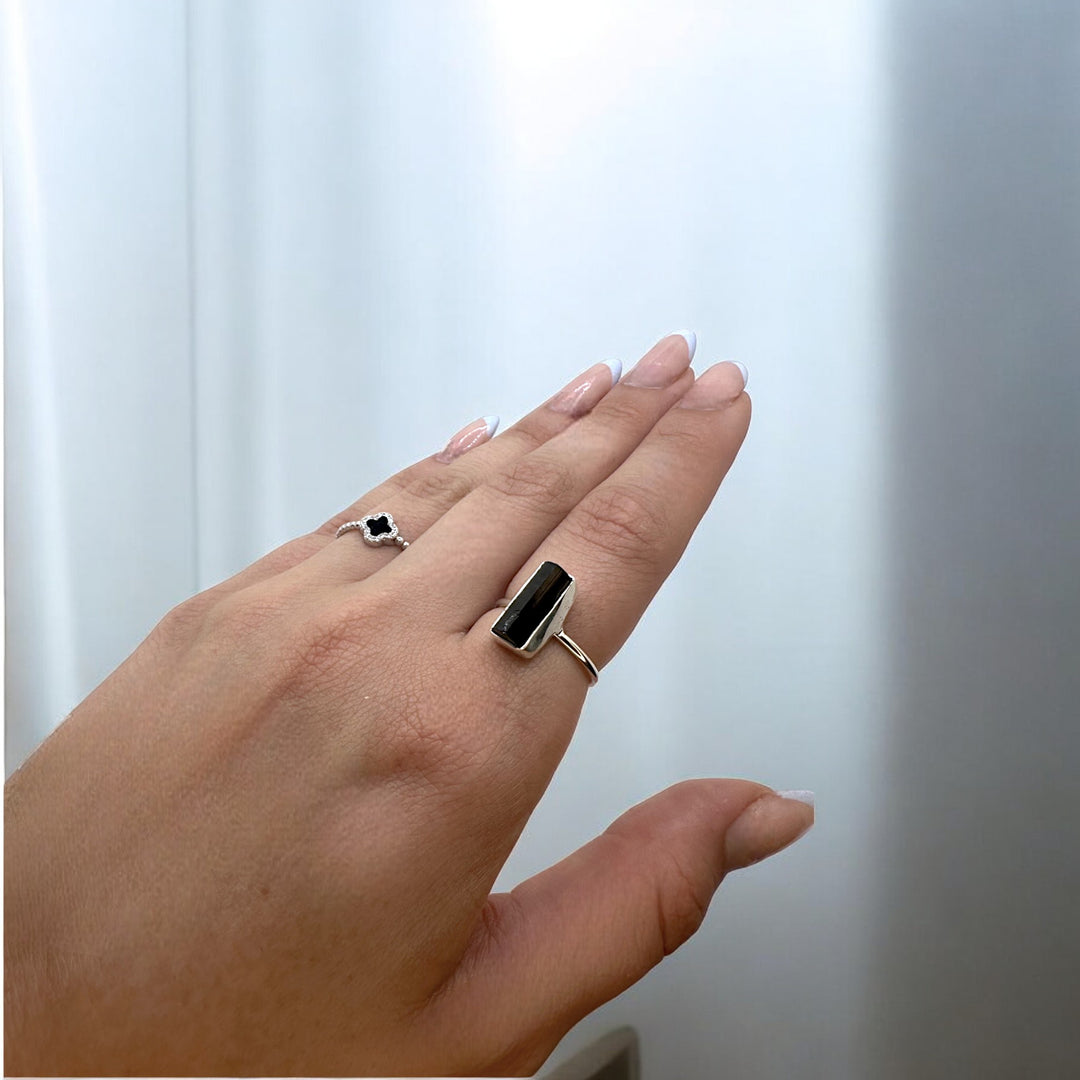 Agatha Black Agate Clover Ring